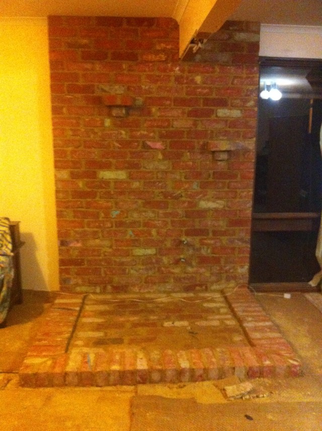 Fire place for the wood heater made from recycled bricks